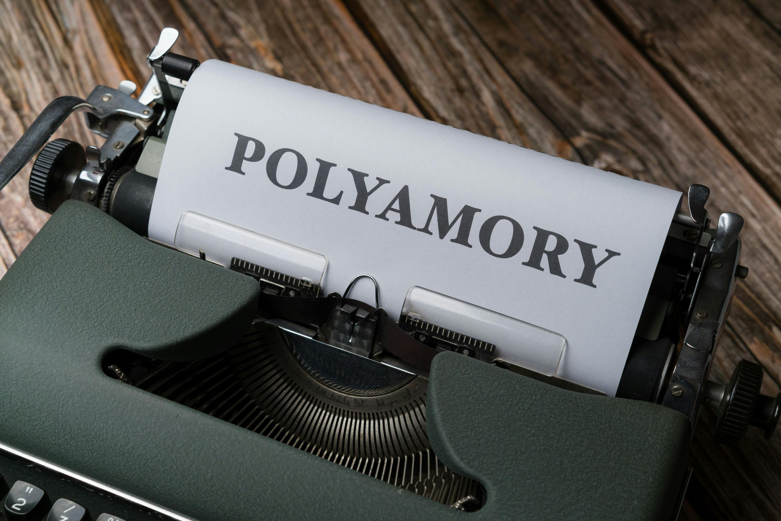 ¿Es viable el matrimonio poliamoroso?